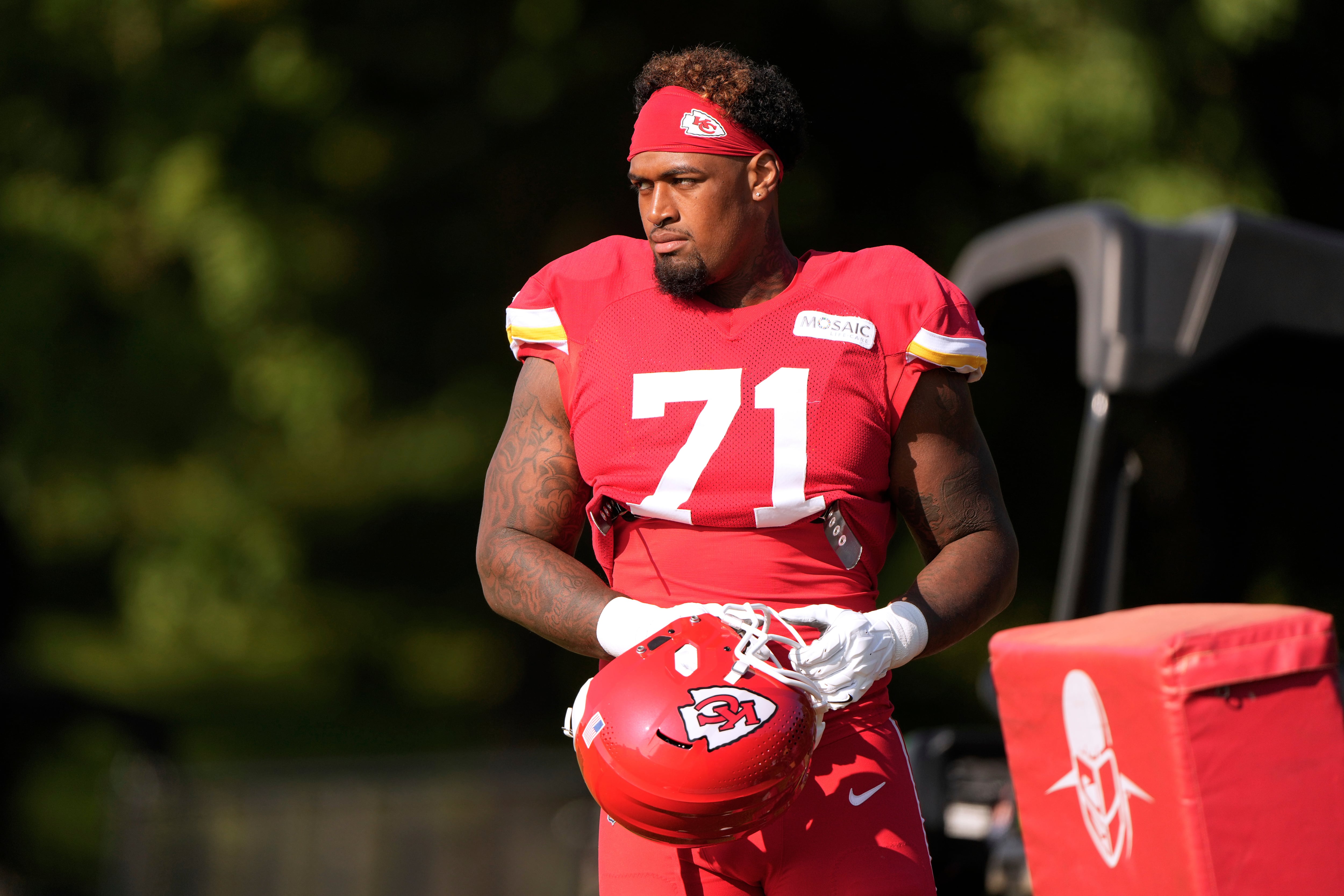 Kansas City Chiefs Tackle Josh Simmons Sidelined With Back Injury