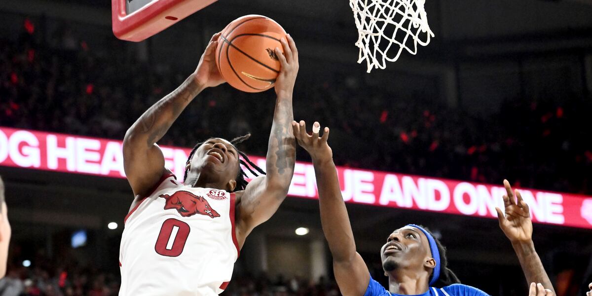 Reeves leads the way with 24 points and No. 6 Kentucky beats Arkansas