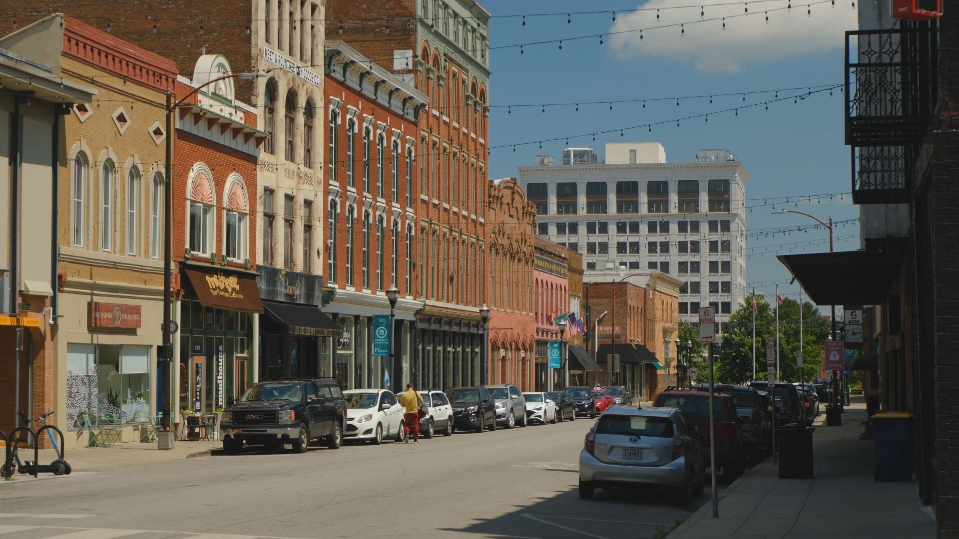 US job market cools as hiring falls to lowest pace since 2011; Ozarks economy steady