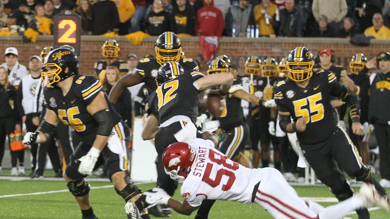 No. 10 Missouri seeks 10-win season in matchup with Arkansas for Battle ...