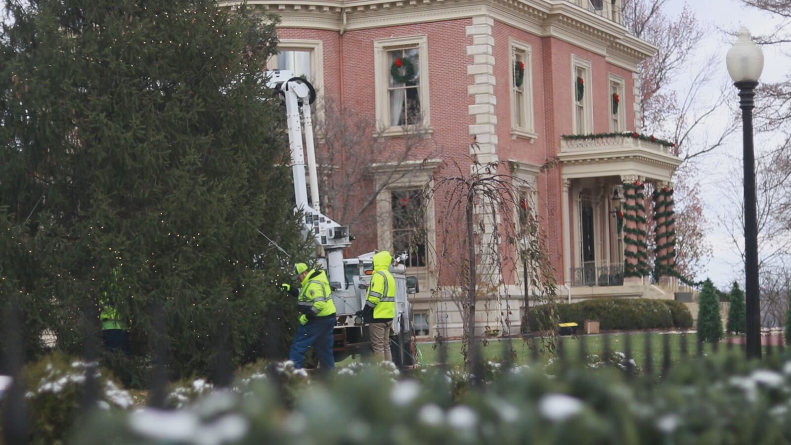 Missouri Conservation Department puts up 40foot spruce at Governor’s