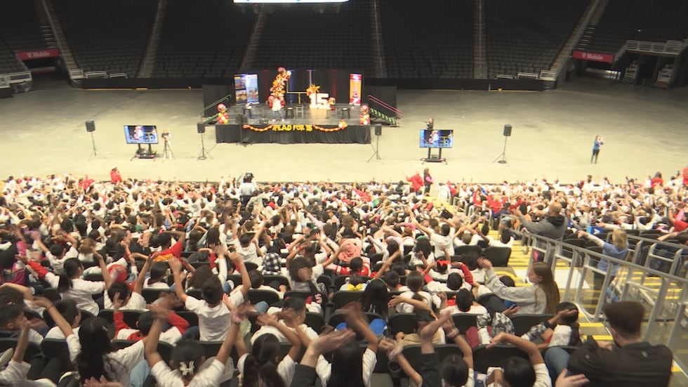 Patrick Mahomes reads to thousands of kids